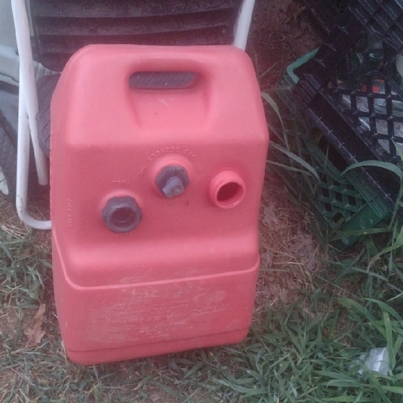 Portable Red Fuel Container - Picture 1 of 4